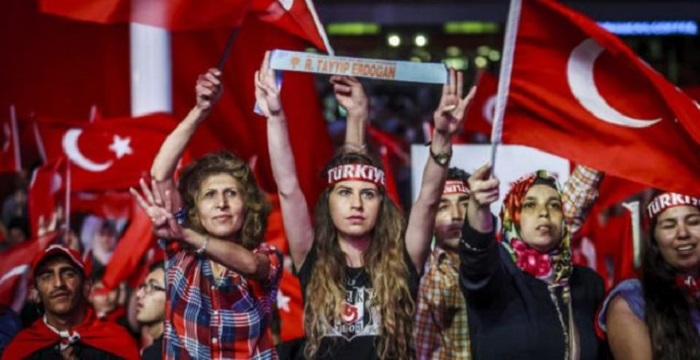 Türkei: Wie Frauen den Putschversuch gegen Erdogan vereitelten